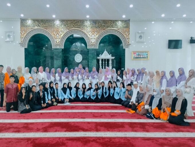 PERINGATAN Maulid Nabi Muhammad SAW. Meladani Akhal Nabi Muhammad SAW sebagai bekal generasi berakhlakul karimah dan berprestasi