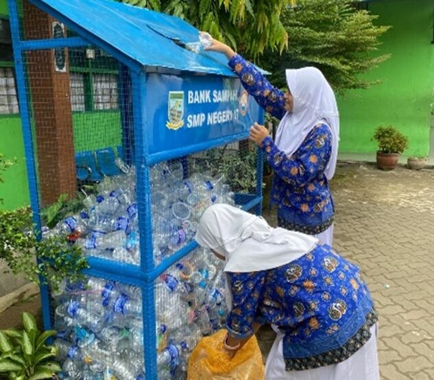 SMP Negeri 17 Kota Jambi Wujudkan Sekolah Hijau, Siswa Aktif "Sampahku tabunganku “ di Bank Sampah Sekolah