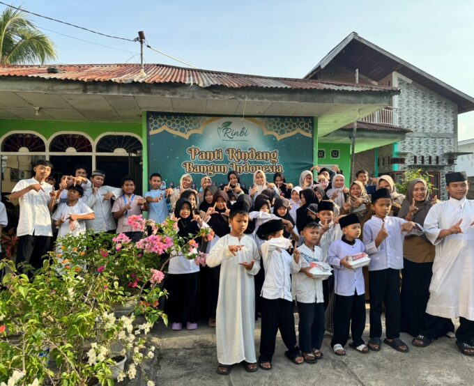 "Berbagi Takjil dengan Hati: OSIS SMPN 17 Jambi Membawa Senyum di Bulan Ramadhan"